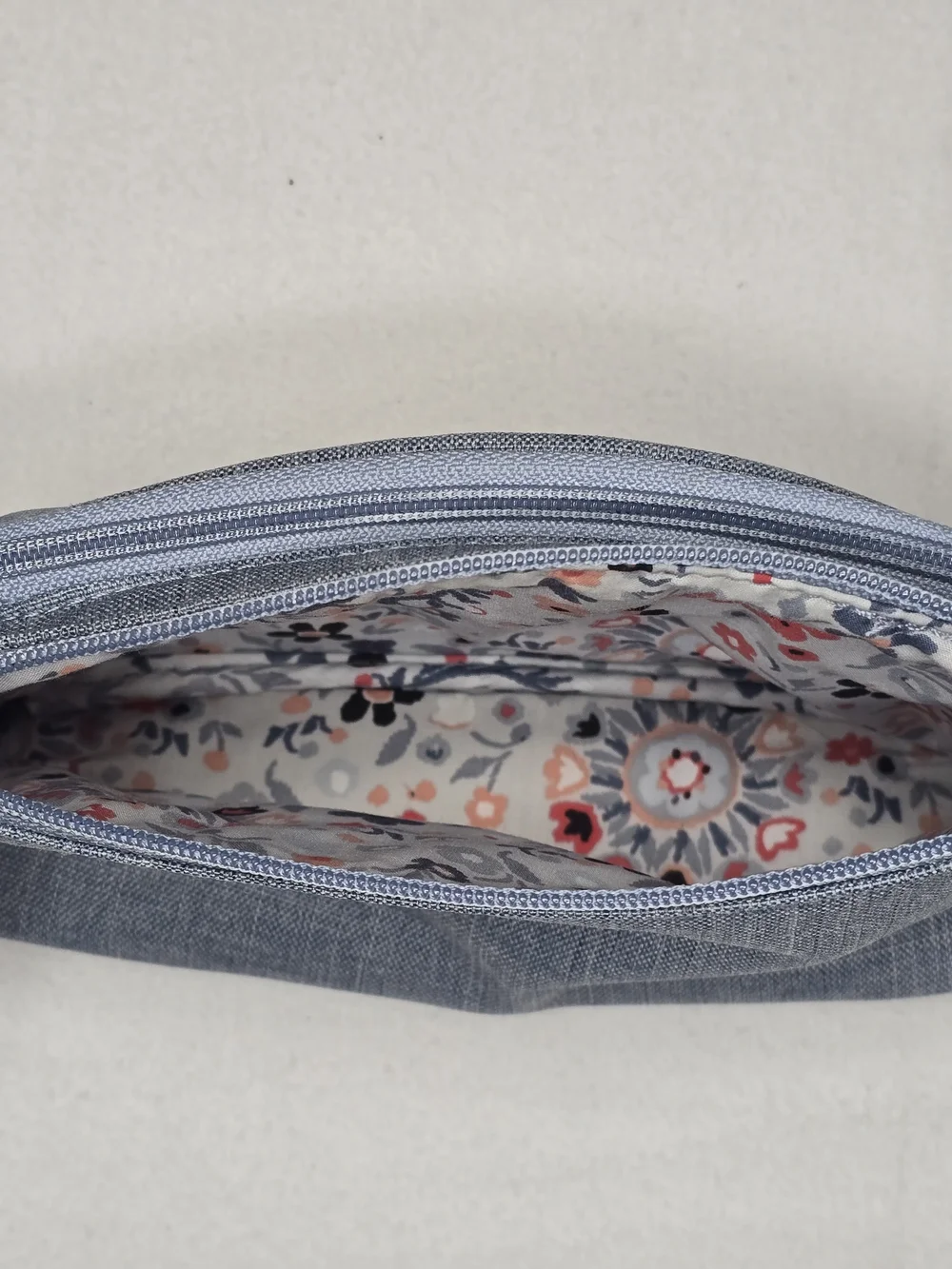 Vera Bradley Small Travel Organizer Cosmetic Accessory Pouch Gray Floral Lined